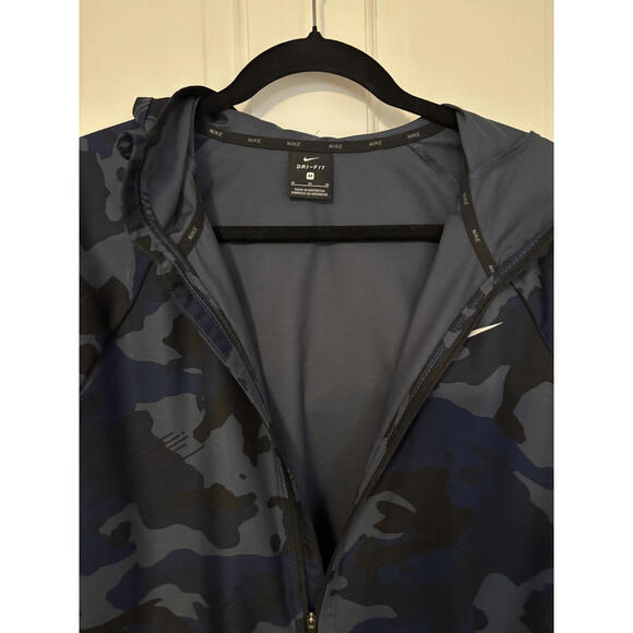 NEW Nike Men's Camouflage Dri-Fit Sports Jacket with Hood M - Picture 9 of 9